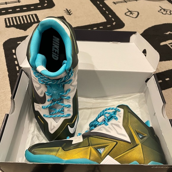 Lebron 11 custom NikeID size 12 brand new - Picture 4 of 4